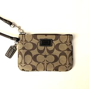 Coach wristlet in signature jacquard new